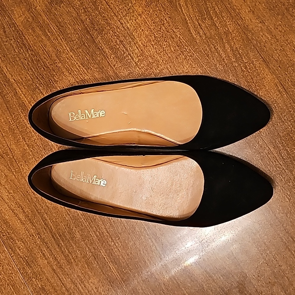 This is a pair of Bella Marie casual shoes in black suede size 8.5